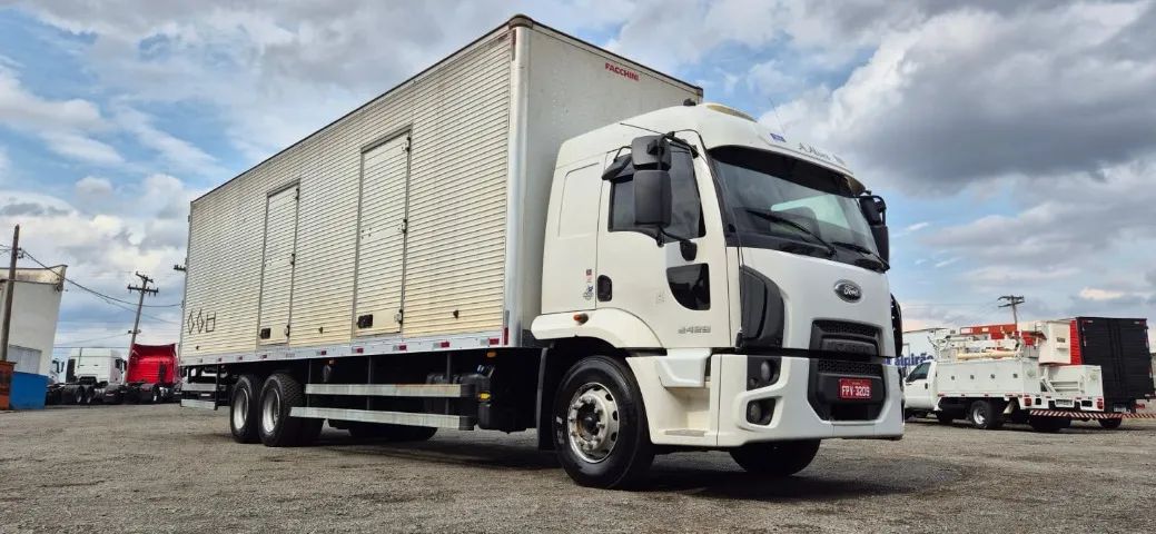 Ford cargo 2429, com baú de 10,20 mts.