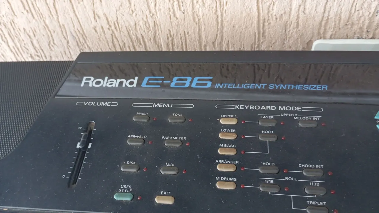 Teclado Roland E-86 - Inteligente e Completo