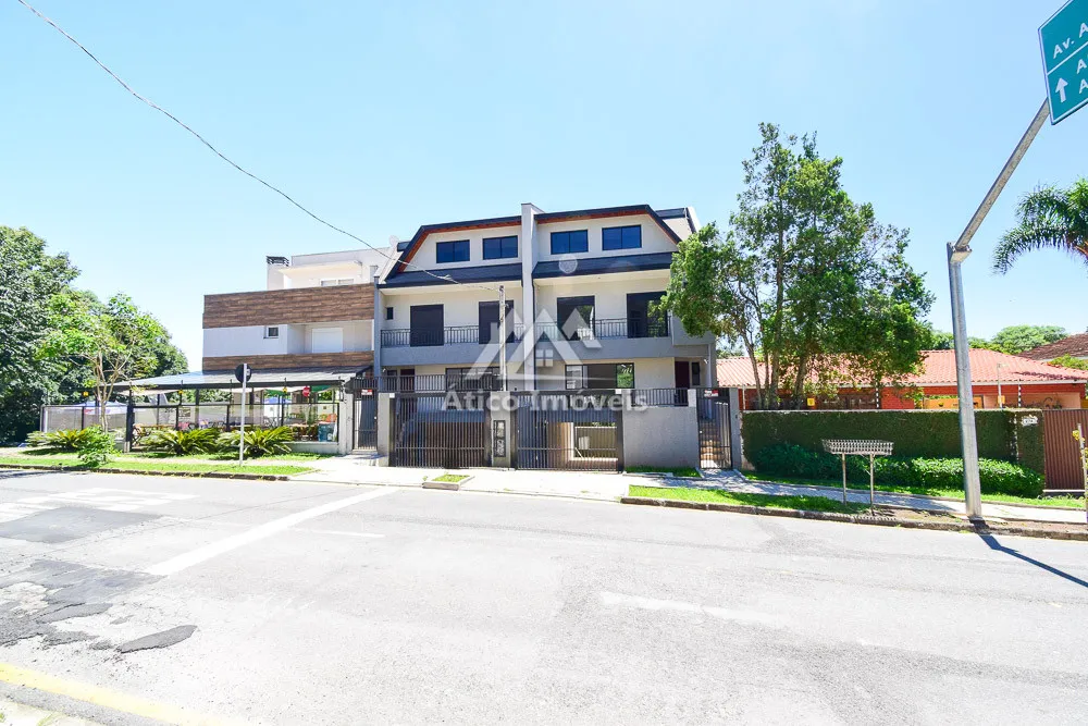 Sobrado com 3 dormitórios (uma suíte) 234,52m² no São Lourenço por R$ 1.490.000,00