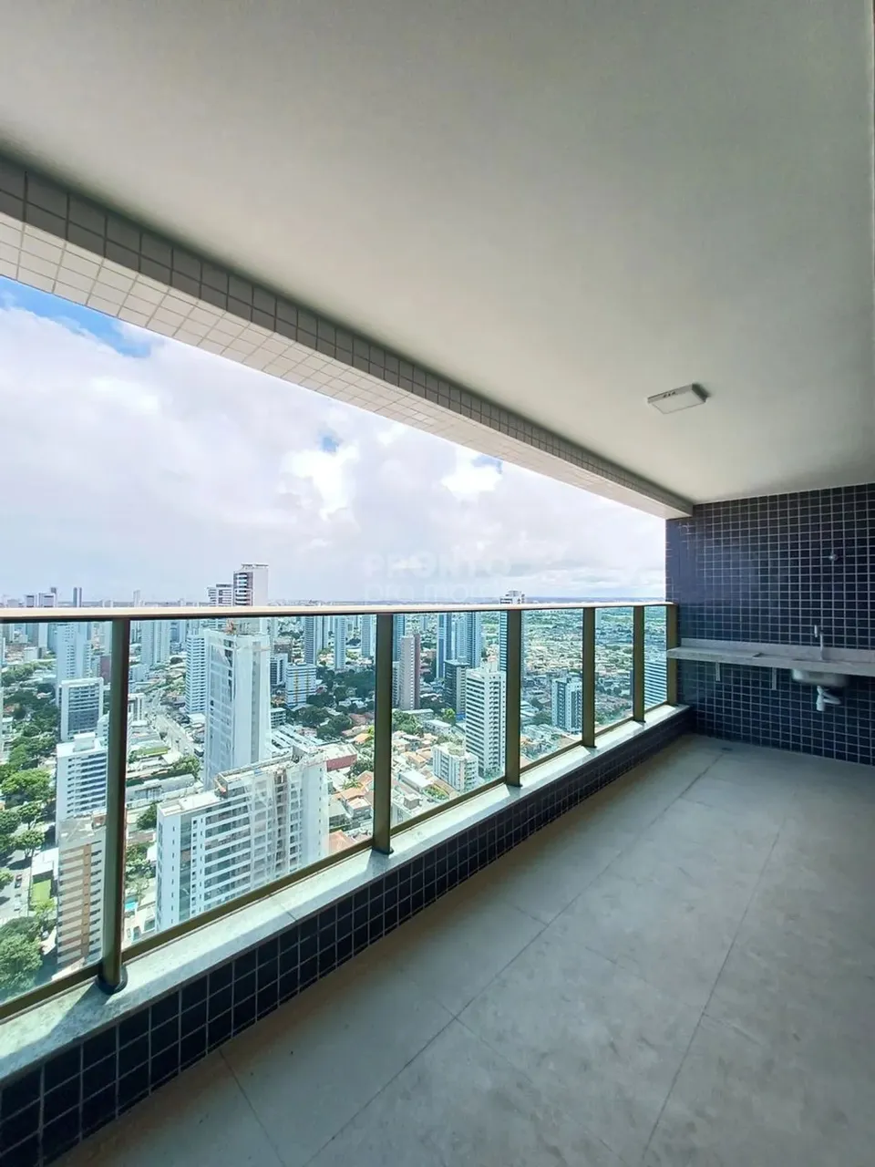 Apartamento alto Padrão , 123 m² ,com 4 quartos no Bairro da Torre.