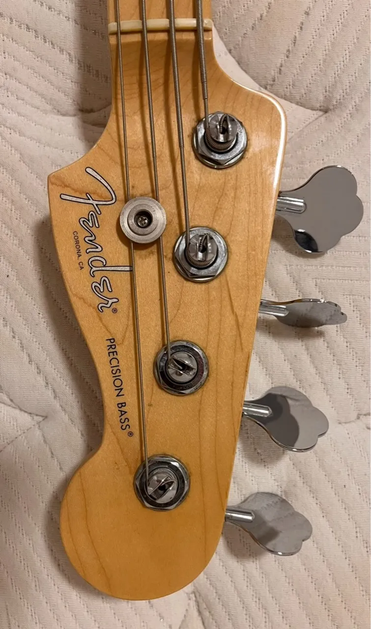 fender precision bass americano