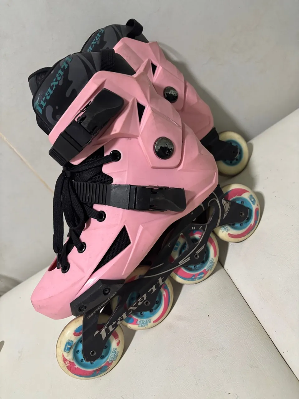 Patins Traxart Rosa - Desempenho e Estilo!