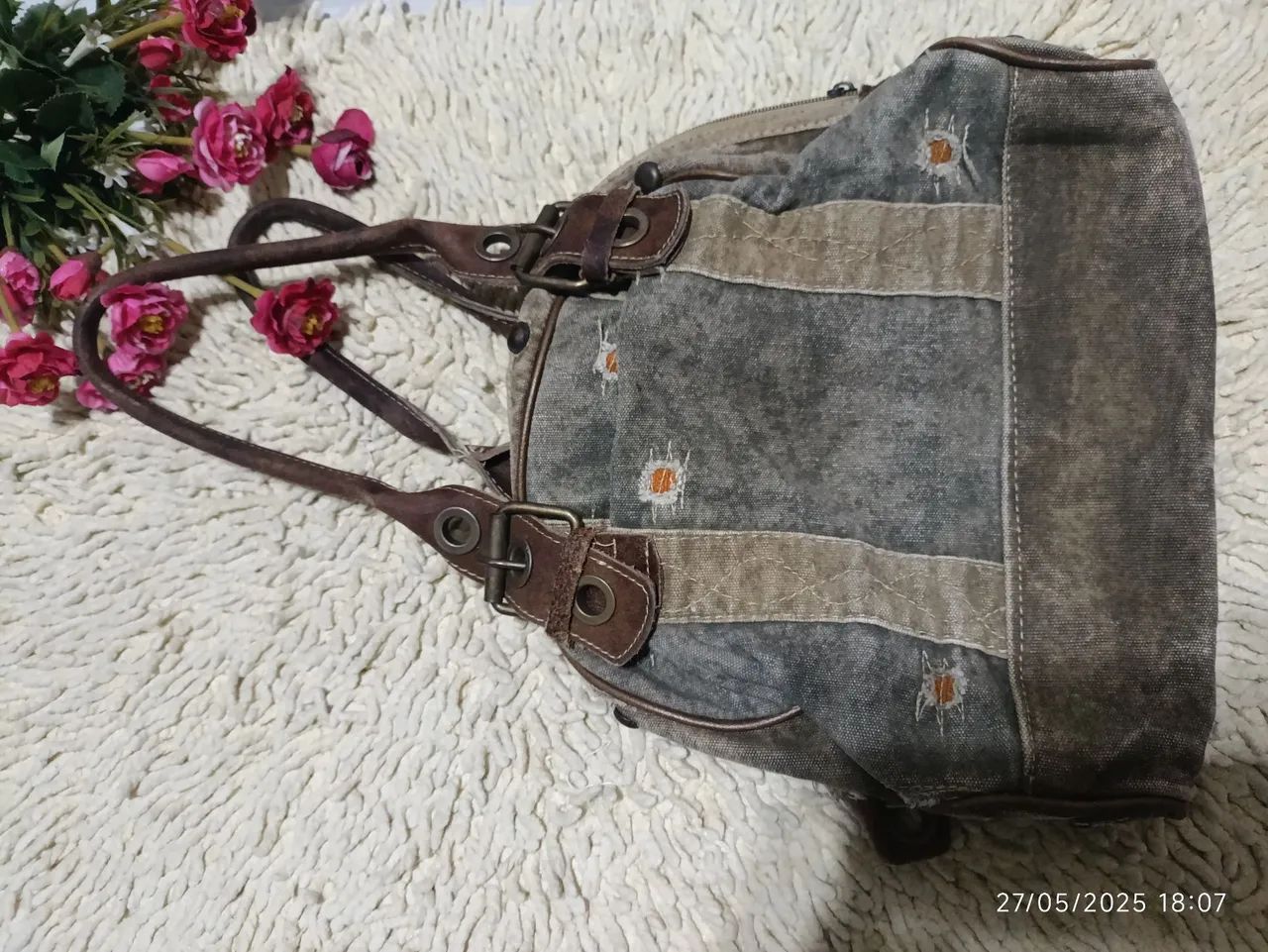 Bolsa em Lona customizada com detalhes únicos. - Foto 2