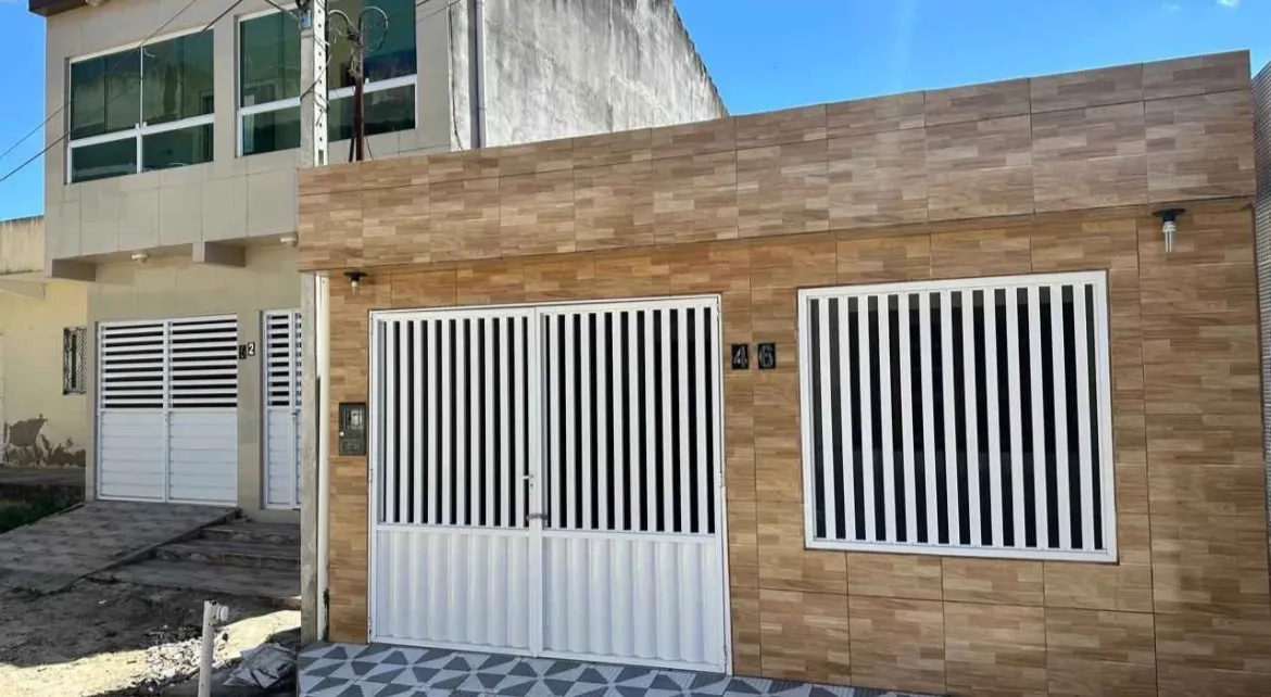 R - CASA NO JACINTINHO 