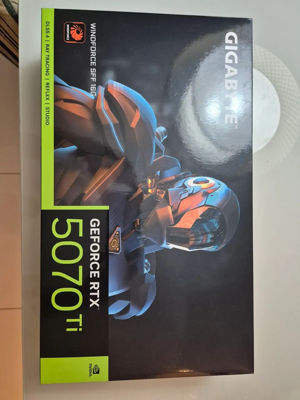 Gigabyte RTX 5070 Ti WINDFORCE SFF 16GB GDDR7 + jogo Doom Dark Ages