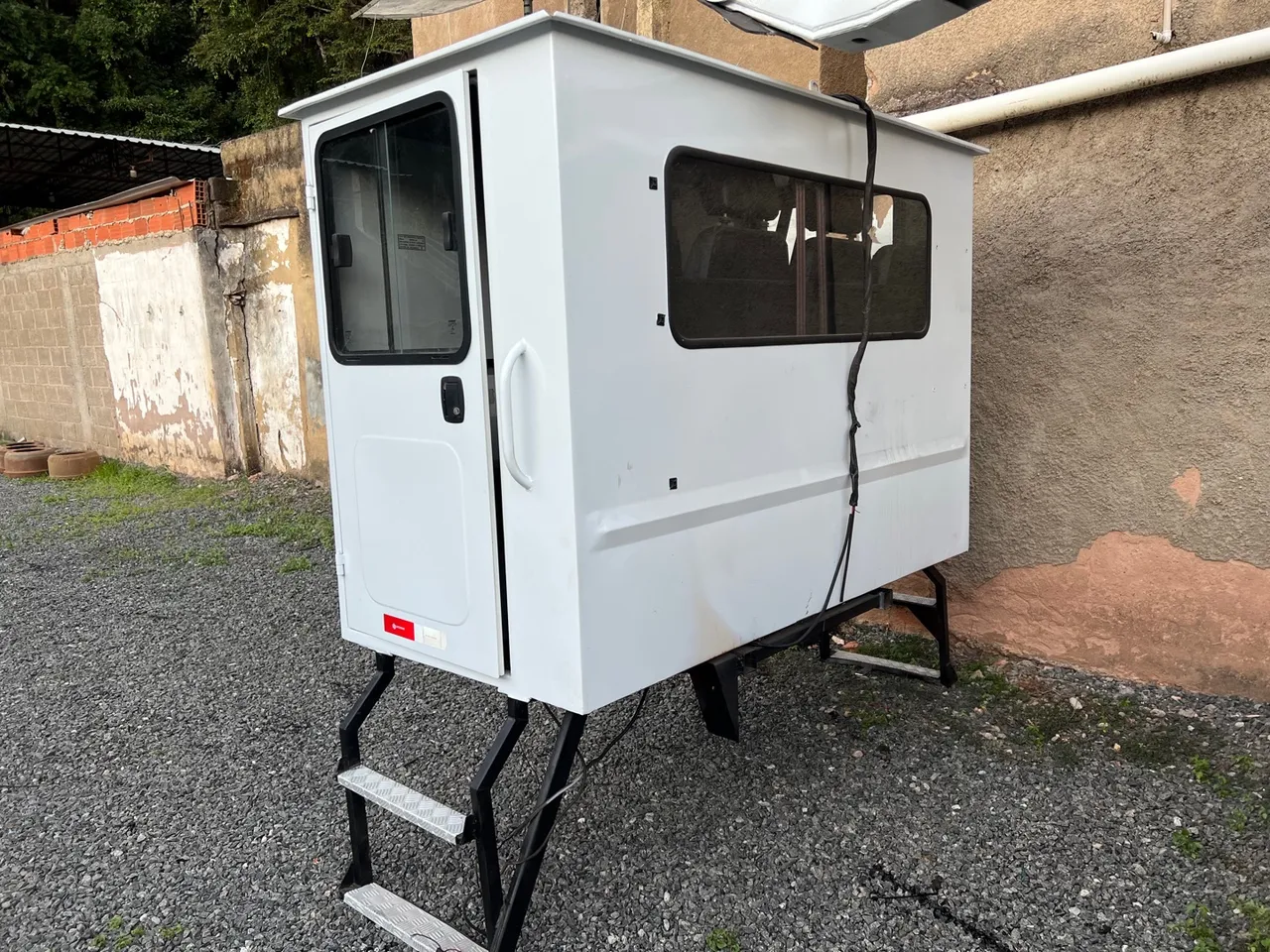 Cabine suplementar auxiliar para caminhões 4 lugares com climatizador impecável 