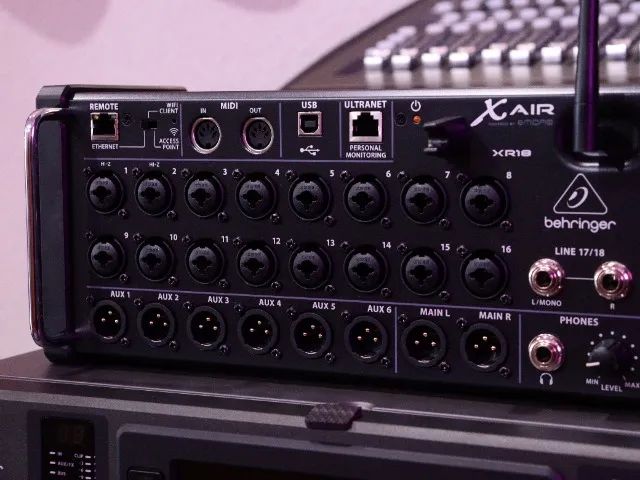 Mesa de Som Digital Behringer 18 Canais XR18 - Foto 2
