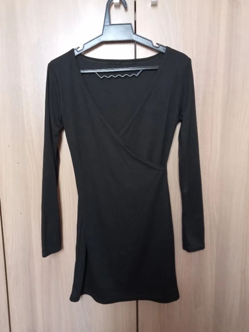 Vestido curto transpassado manga longa 