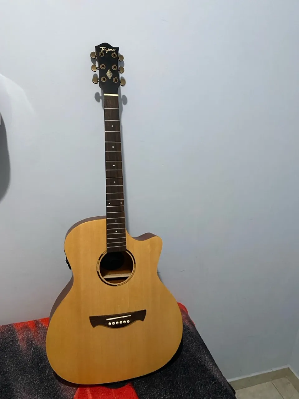 Vendo violão tagima em excelente estado - LEIA O ANÚNCIO!
