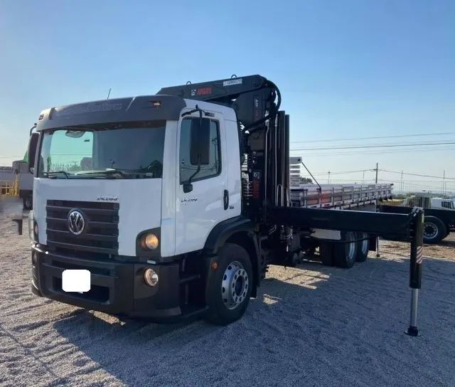 vw 24.280 6x2 ano 2013/13 com munck 43.T