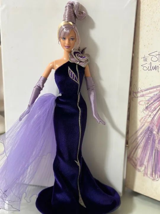 Boneca Barbie Colecionável - Vestido Roxo - Foto 2