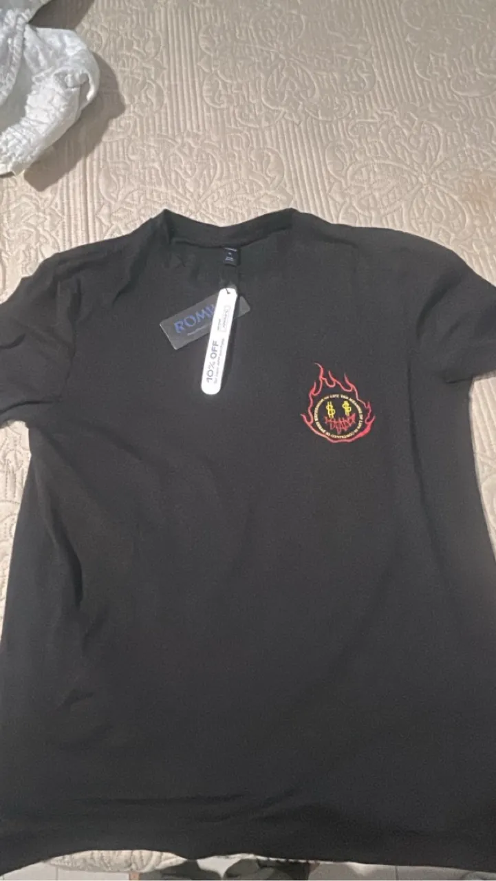 Camiseta Romwe nova