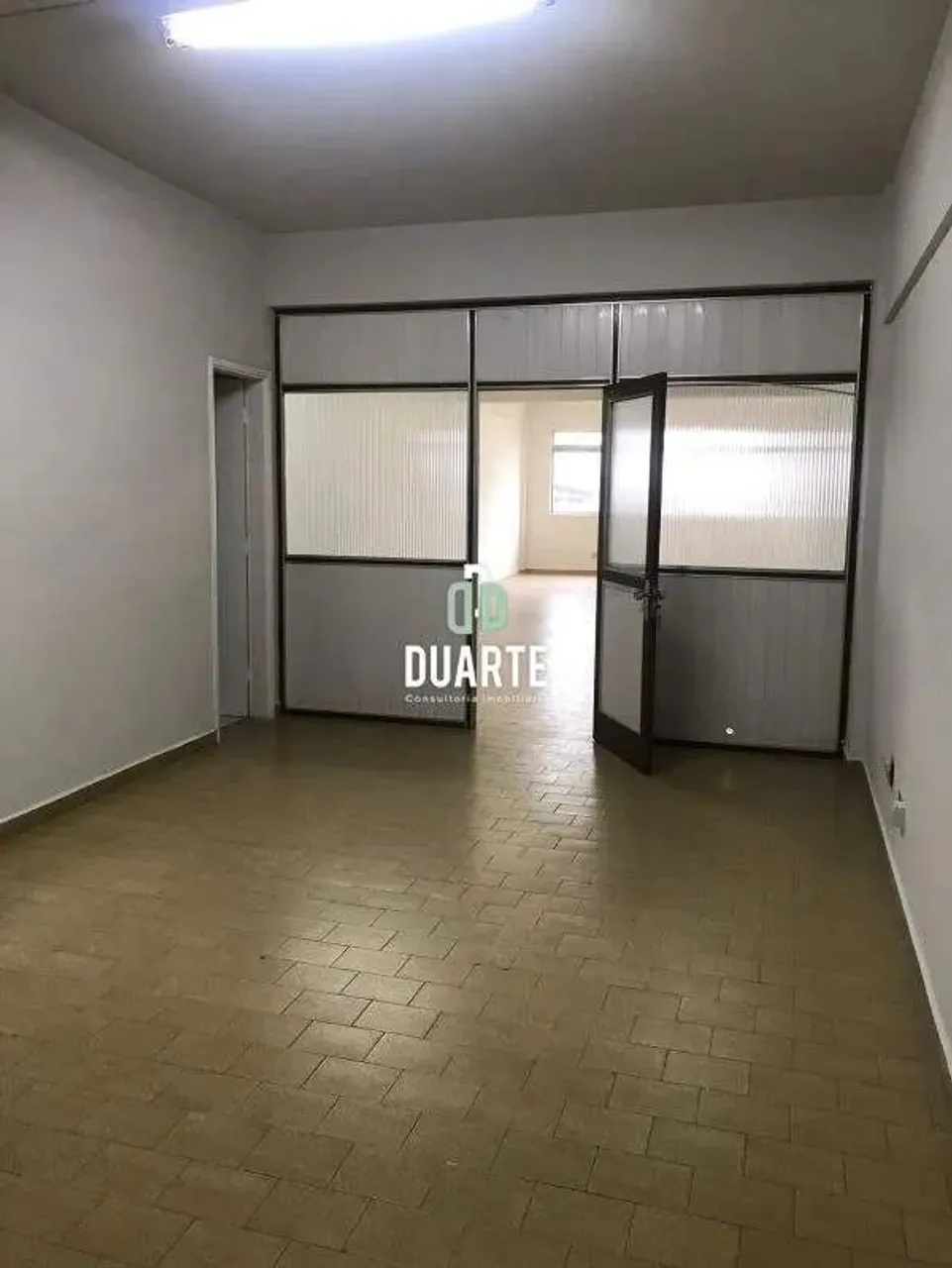 Venda de sala comercial em São Vicente