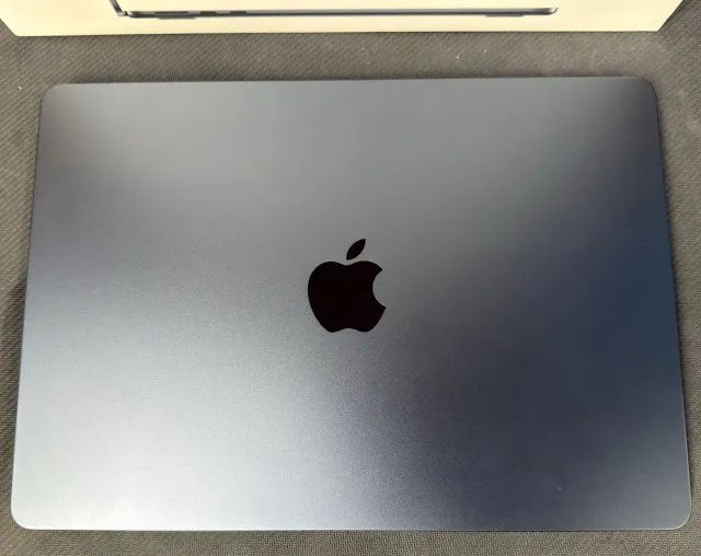 Apple MacBook Air 2022 13,6