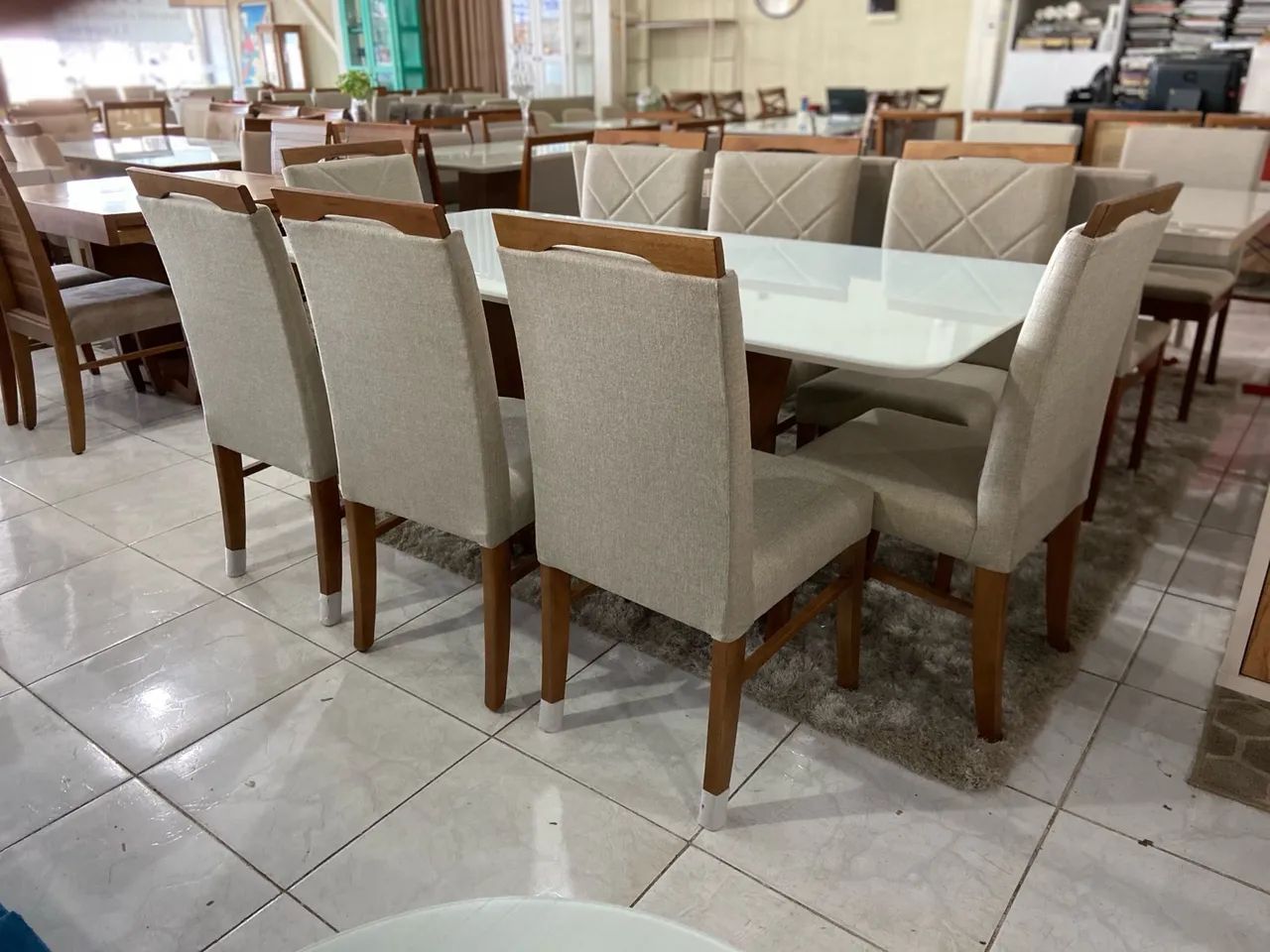 Mesa de Jantar de madeira com 6 Cadeiras - Elegância e Conforto