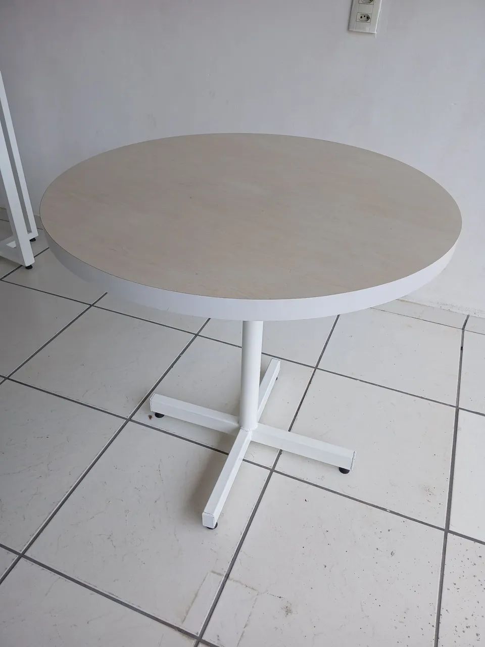 Super oferta,  mesa nova 80cm diâmetro,  com entrega,  cabe 4 cadeiras.  - Foto 2