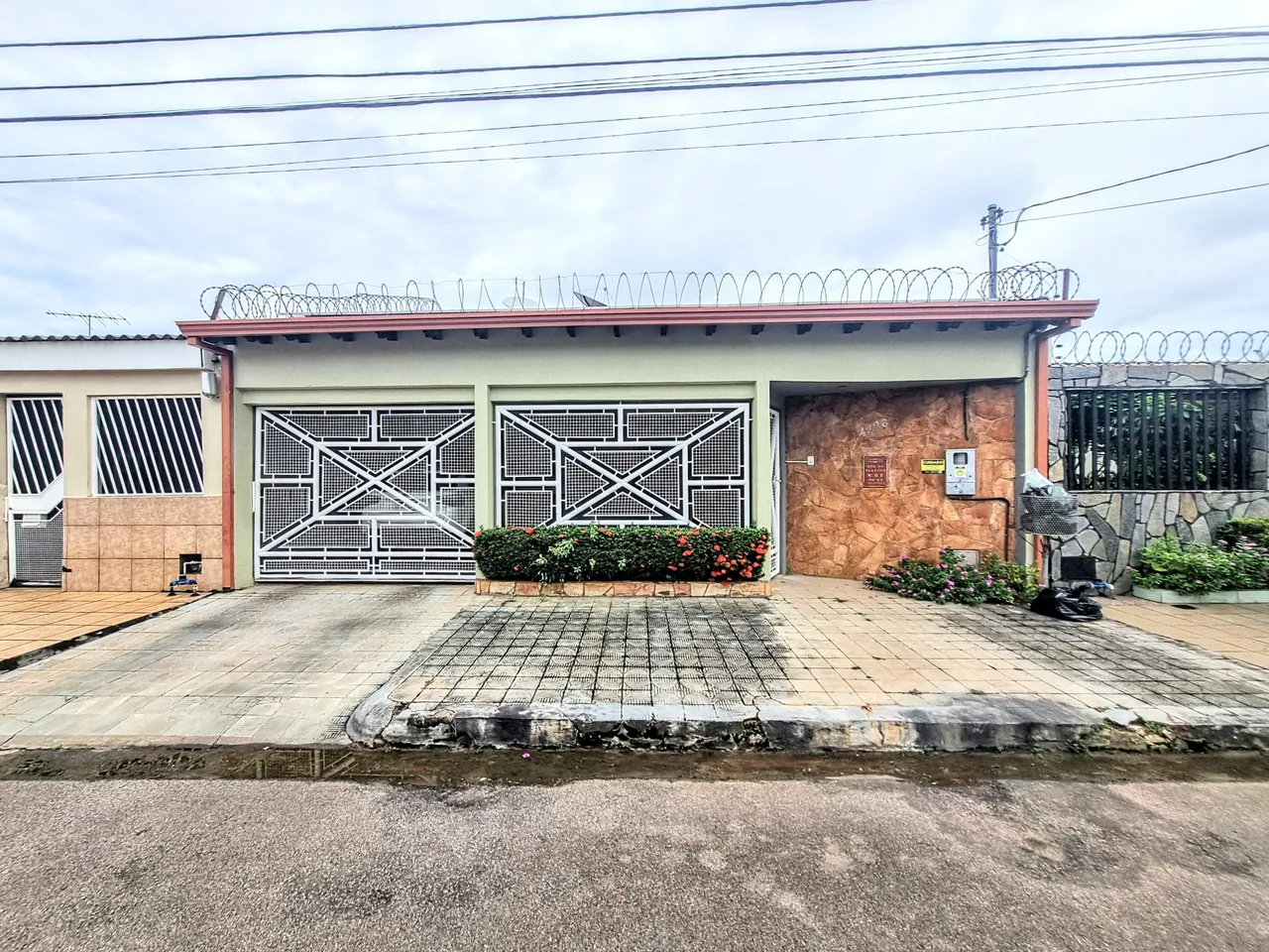 Excelente imóvel bairro Marechal Rondon, perto do Shopping, 3 Qtos 2 Suítes, sistema Solar