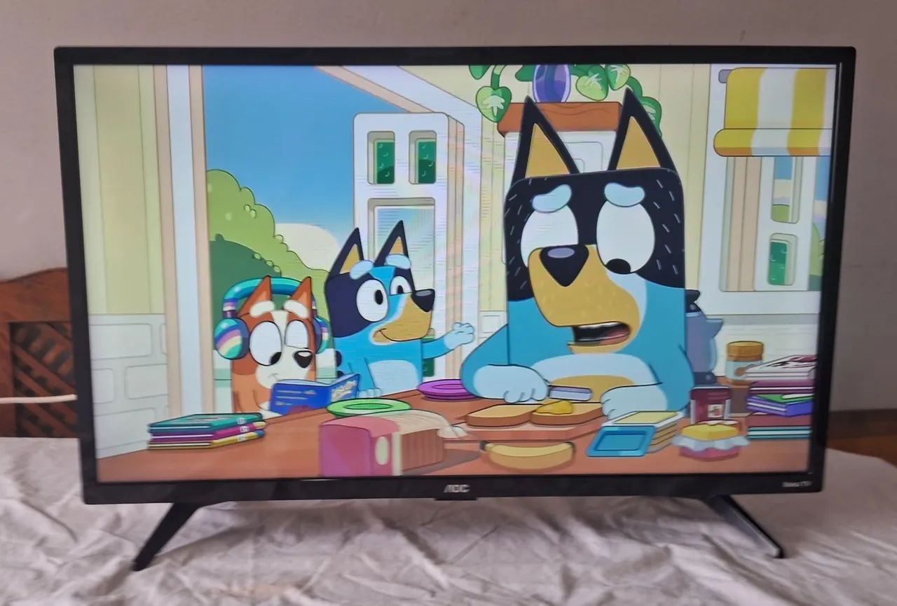 VENDO TV SMART AOC ROCKU 32' COMPLETA  - Foto 4