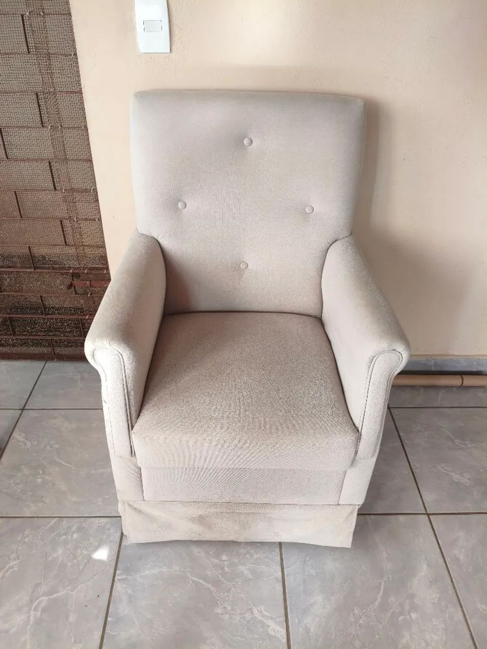 POLTRONA DE BALANÇO PARA AMAMENTAÇÃO 