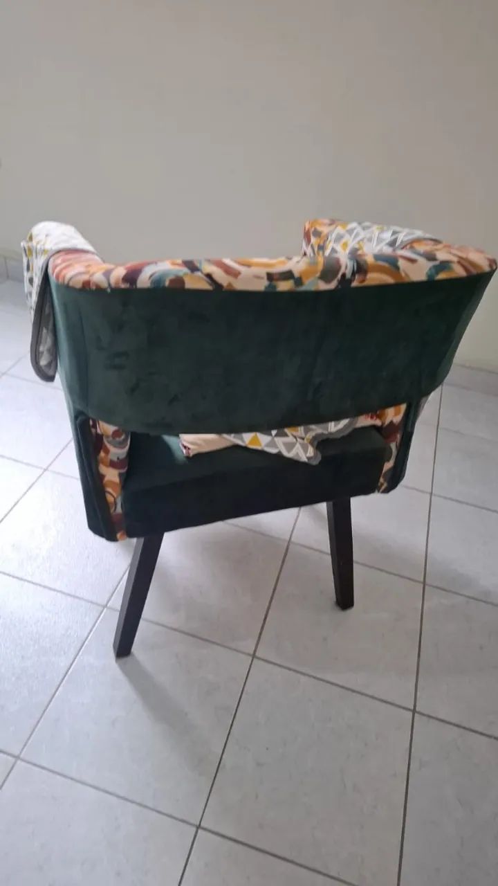 Móveis usados-Sofá em Couro e Poltrona de sala - Foto 4