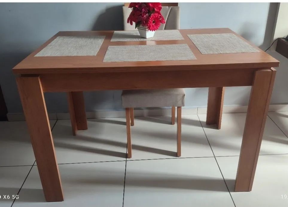 Vende-se mesa de jantar 