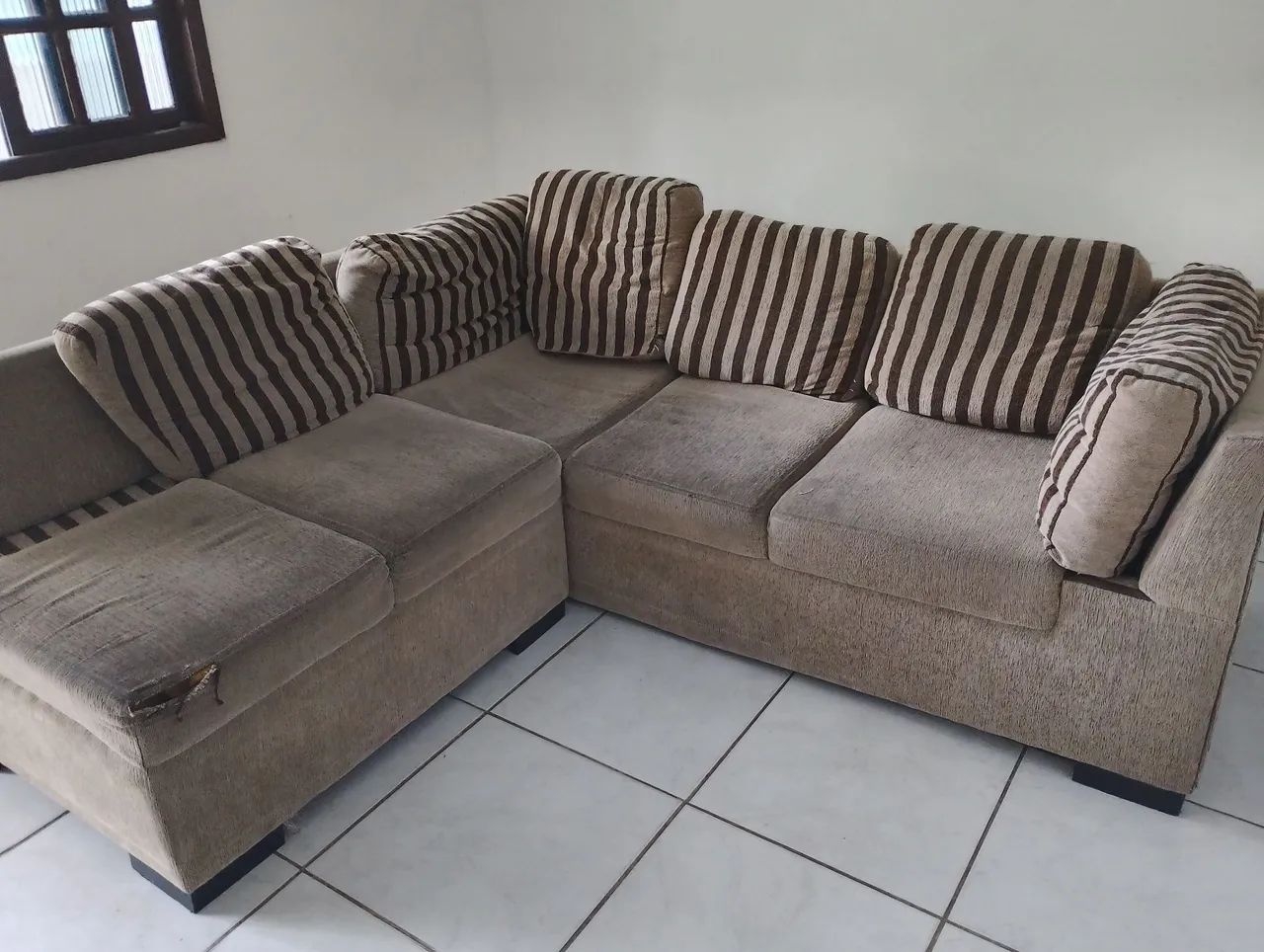 Sofa423932504845199360