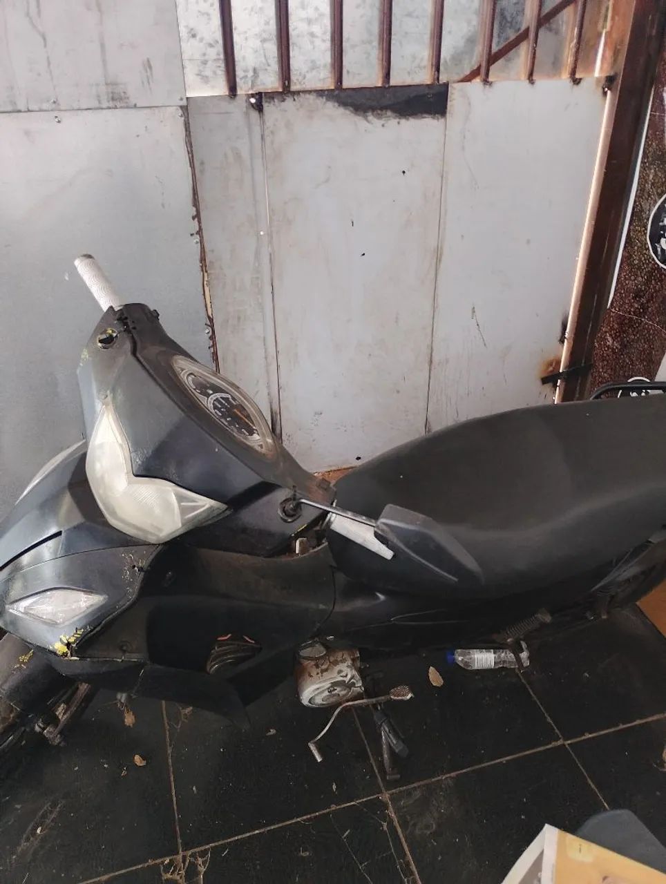 Moto de leilão carcaça - Foto 2