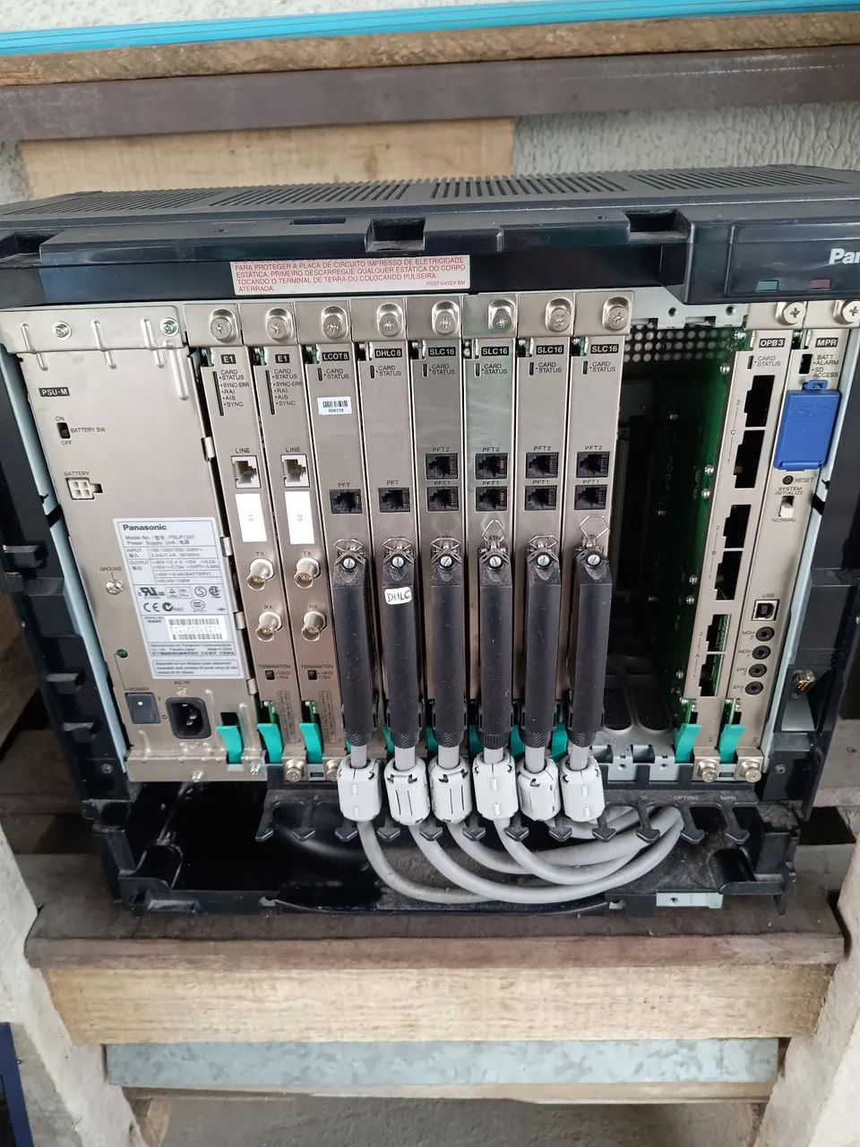 Vendo central telefônica Panasonic kx tda200, está com problema na fonte de alimentação. - Foto 2