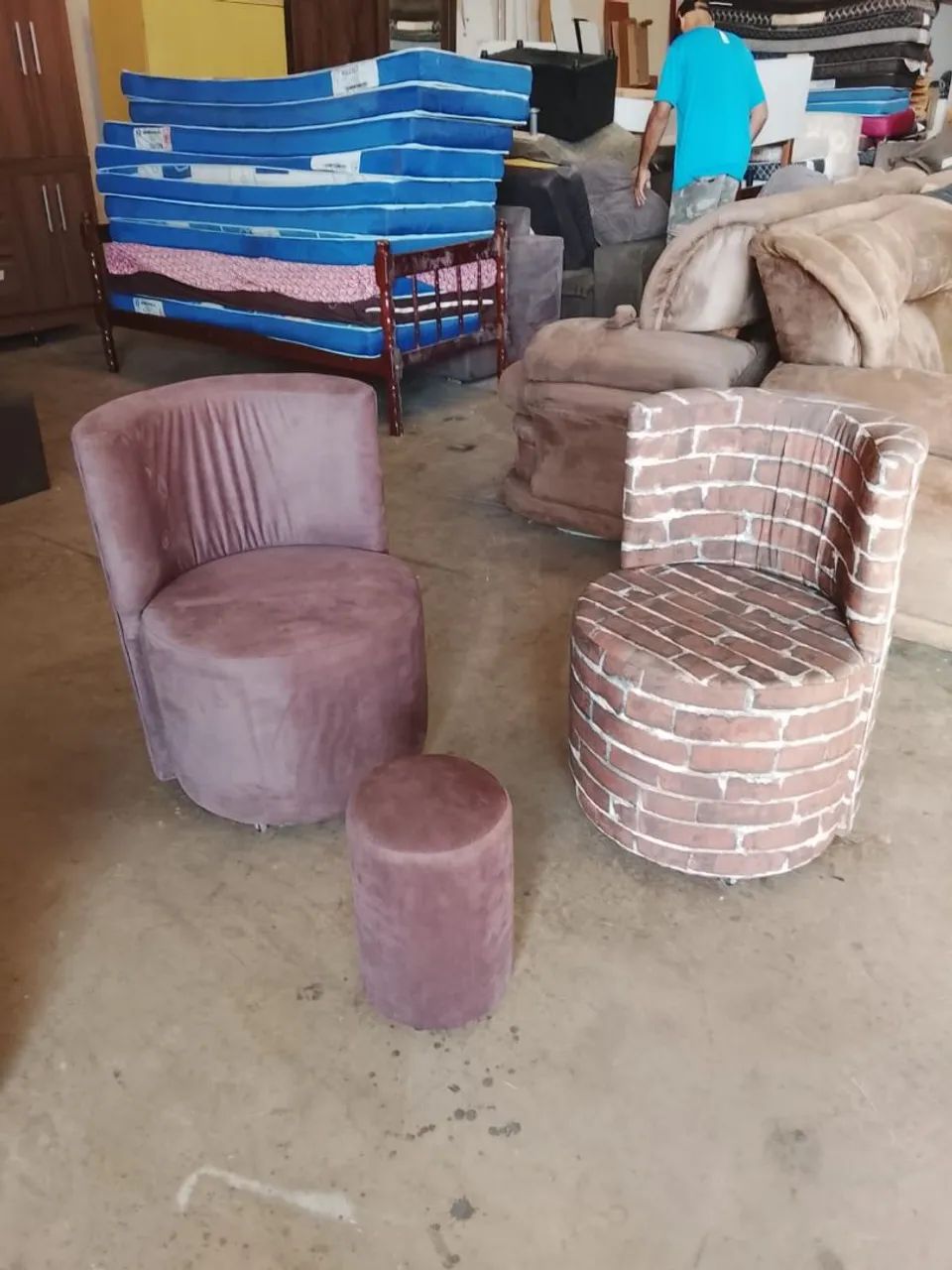 Conjunto de duas poltronas mais puff ENTREGA dentro de Uberlândia MG  - Foto 3