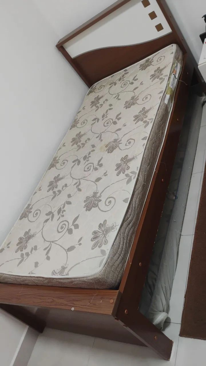 Cama de solteiro com colchão 