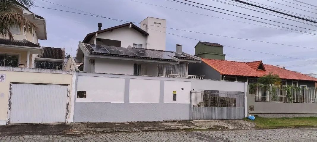 Casa Ampla e Mobiliada no Parque São Jorge (Itacorubi) | 270m², Energia Solar, Automação e