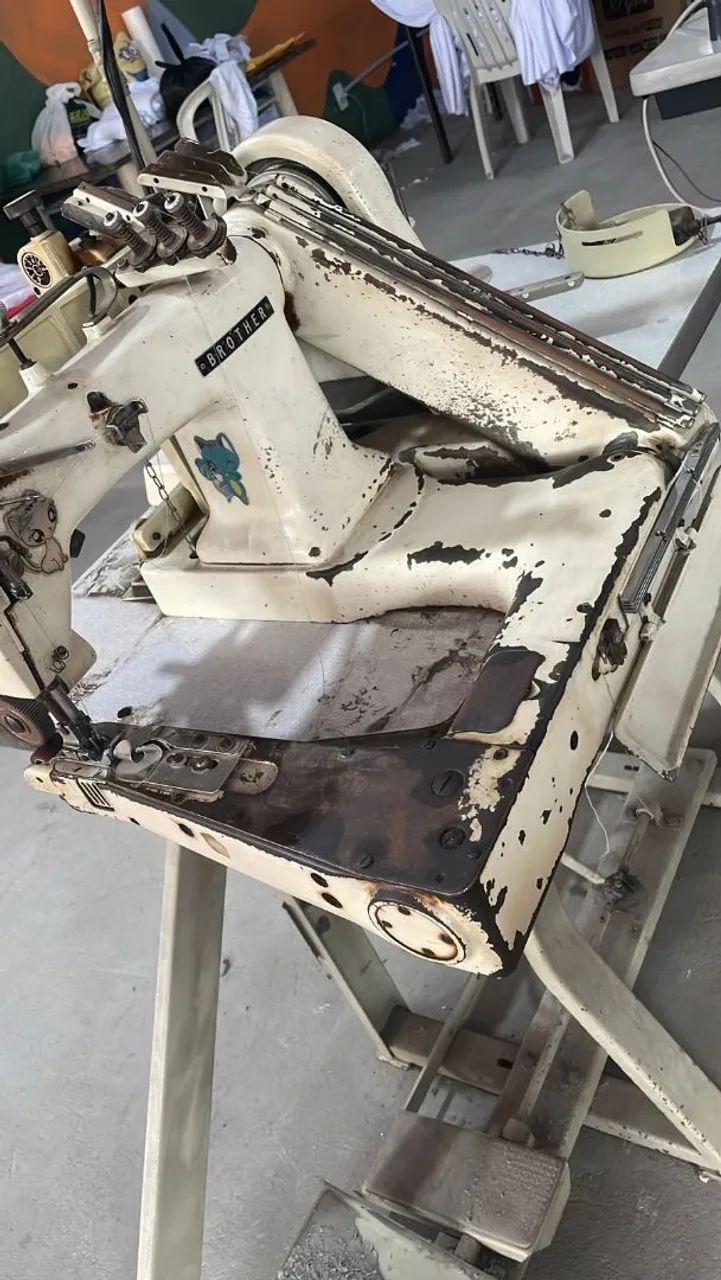 Máquina fechadeira de braço 