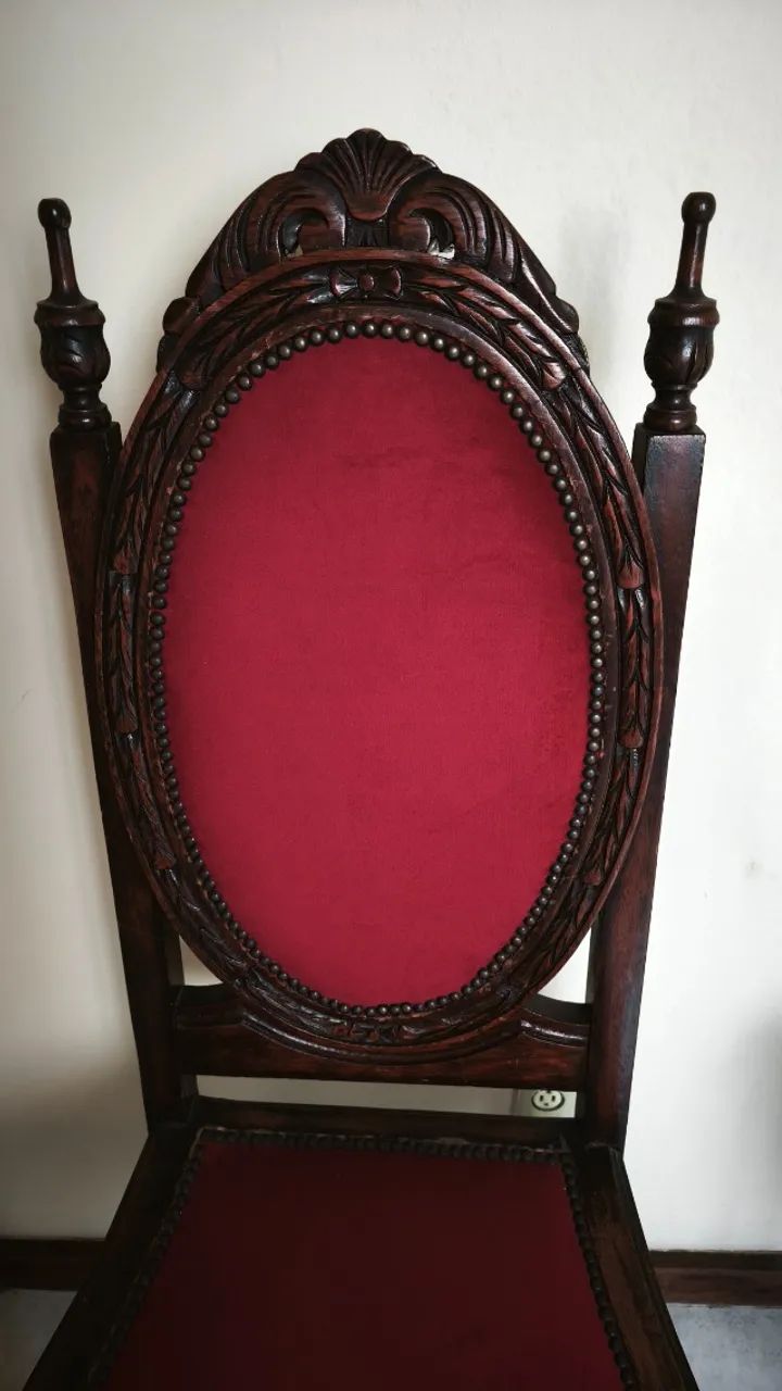 2 Cadeiras Clássicas em Madeira - Estofamento Renovado / Elegância e Sofisticação - Foto 2