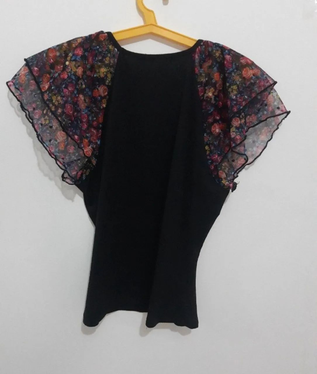 blusa preta e mangas com babados shein tam 38 - Foto 2