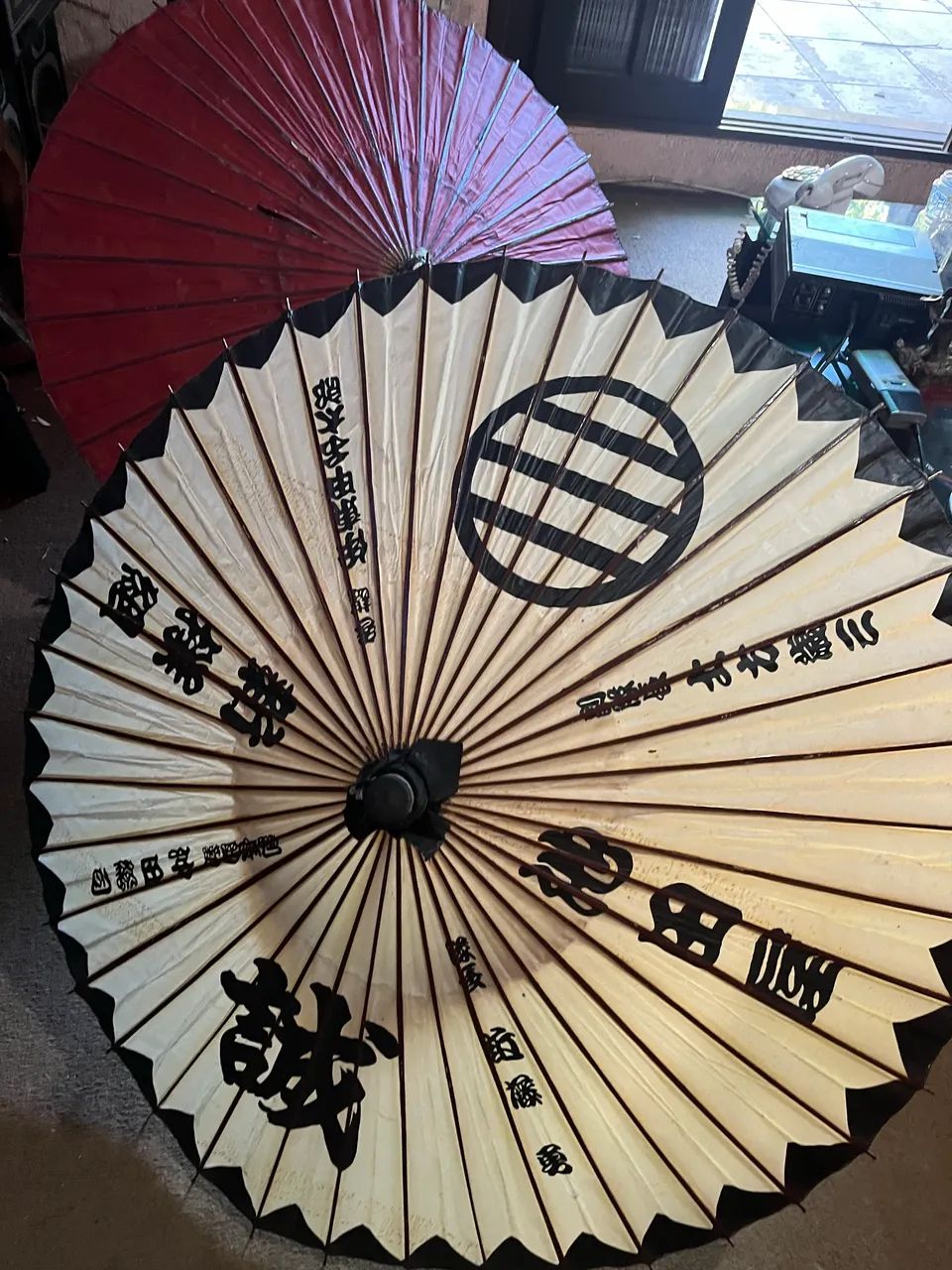 Dois wagasa (guarda-chuva de papel japonês) - Foto 2