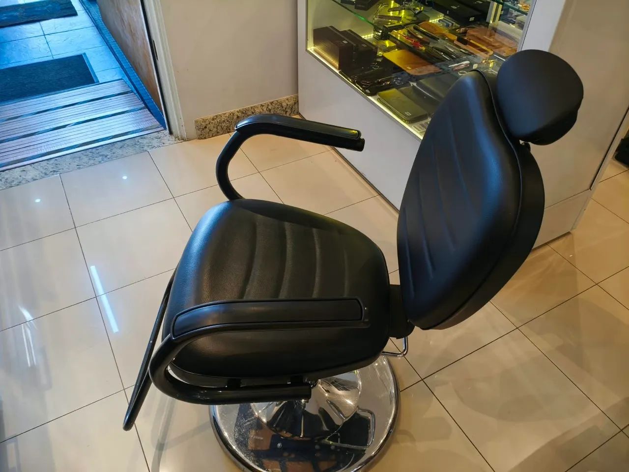 Cadeira de Corte Barbearia e Salão de Beleza - Foto 2