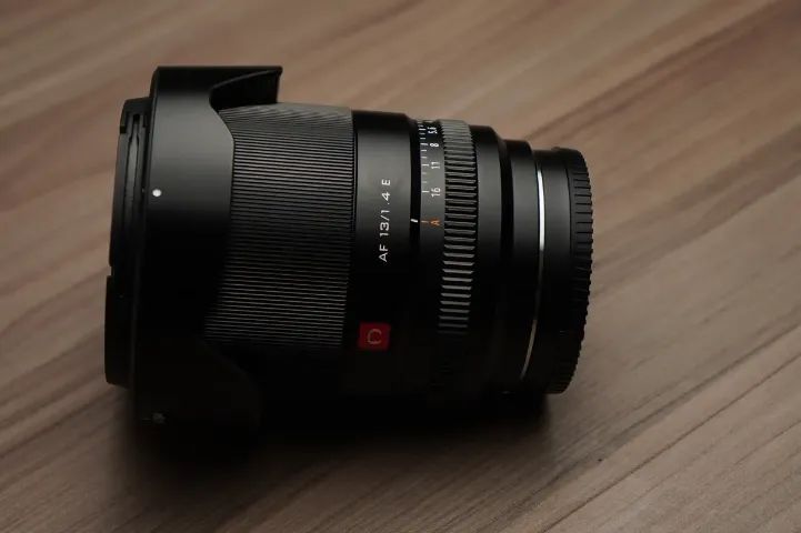 Lente Viltrox 13mm 1.4 Sony E-mount Aps-c (Sony) - Sem marcas de uso Pouco usada