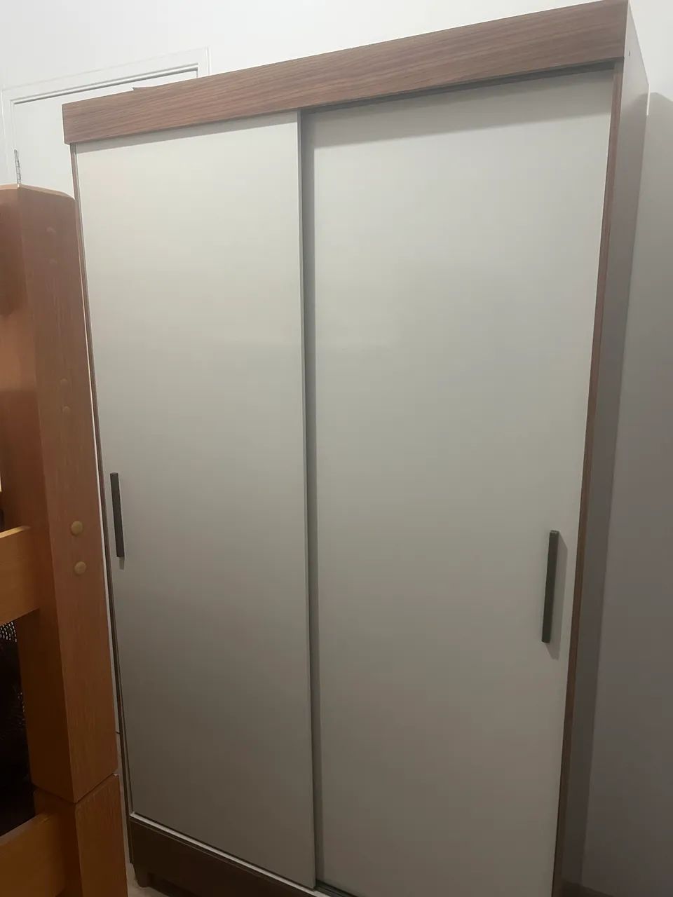 Guarda roupa de solteiro 