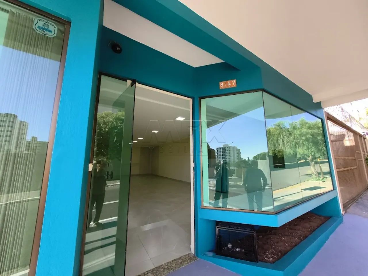 Sala comercial para locação de 64m² com banheiro e espaço para copa. - Foto 2