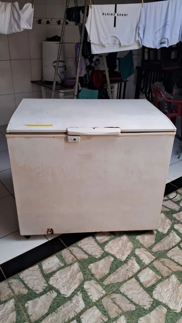 Vendo  freezer Electrolux 127v funcionando perfeitamente bem conservado  - Foto 3