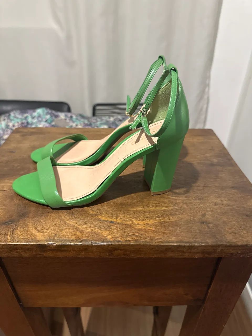 Sandália Arezzo semi nova - Foto 2