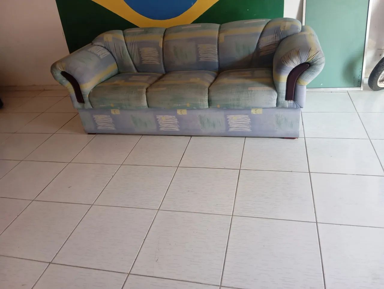 Sofá três lugares madeira pura - Foto 4