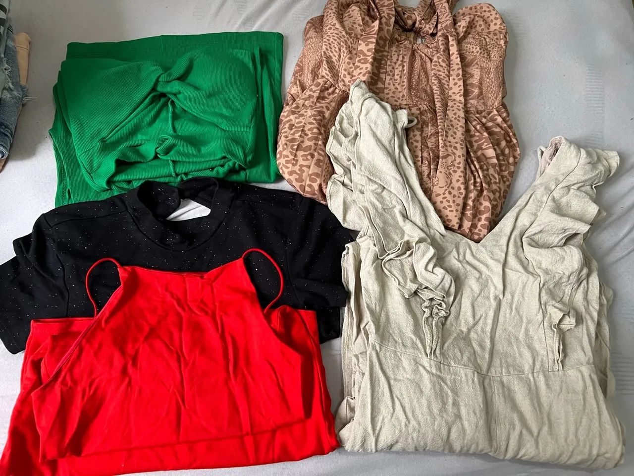 Vestidos e macacões 