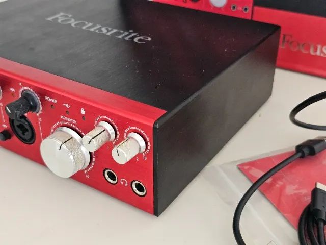 Interface Focusrite Clarett 4Pre  zera na caixa com cabos e manuais - Foto 5