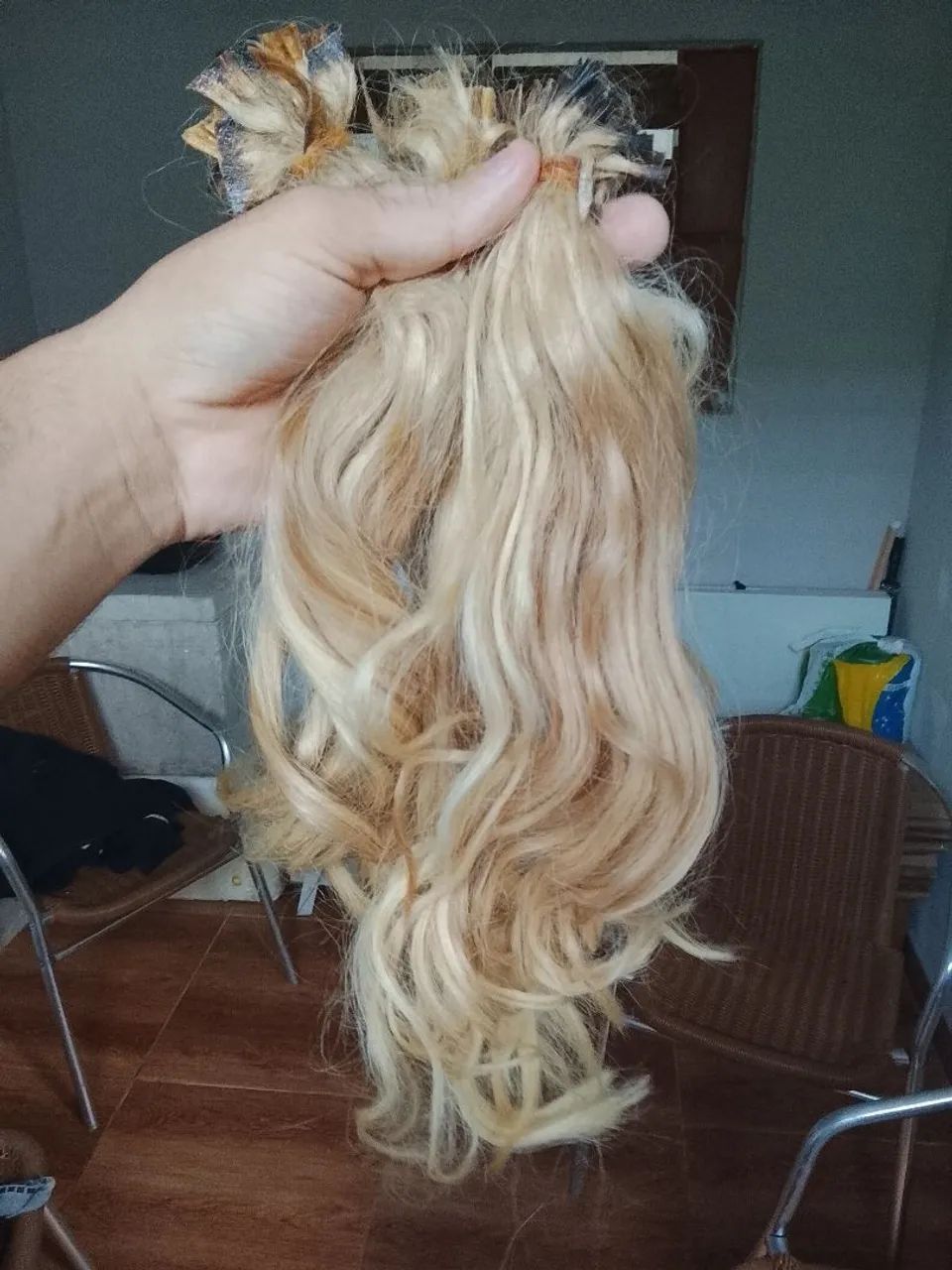 Cabelo loiro cacheado 