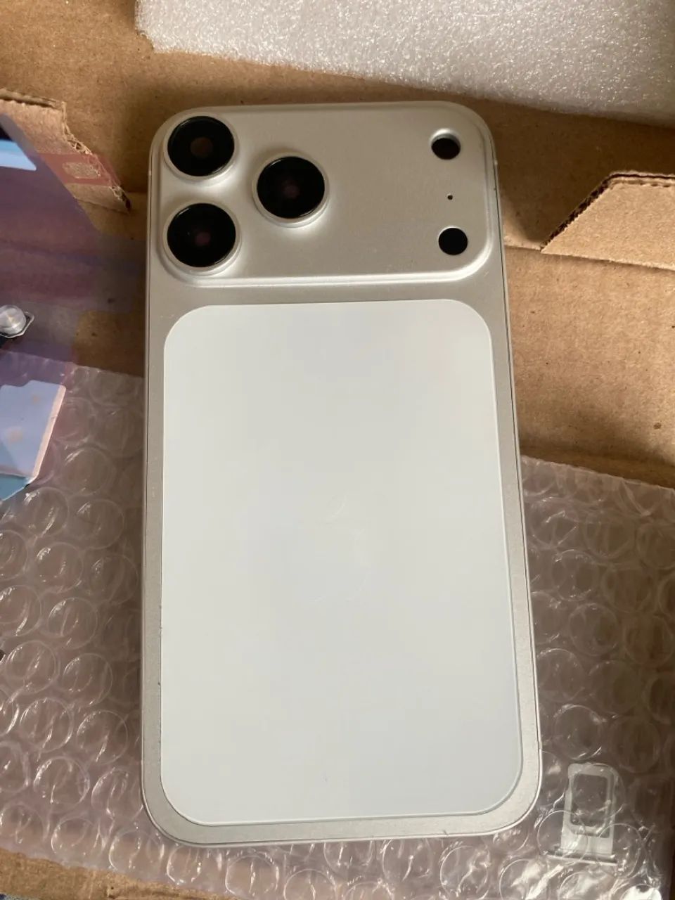 Carcaça pra transformar o iPhone 11 no 17 pro - Foto 4