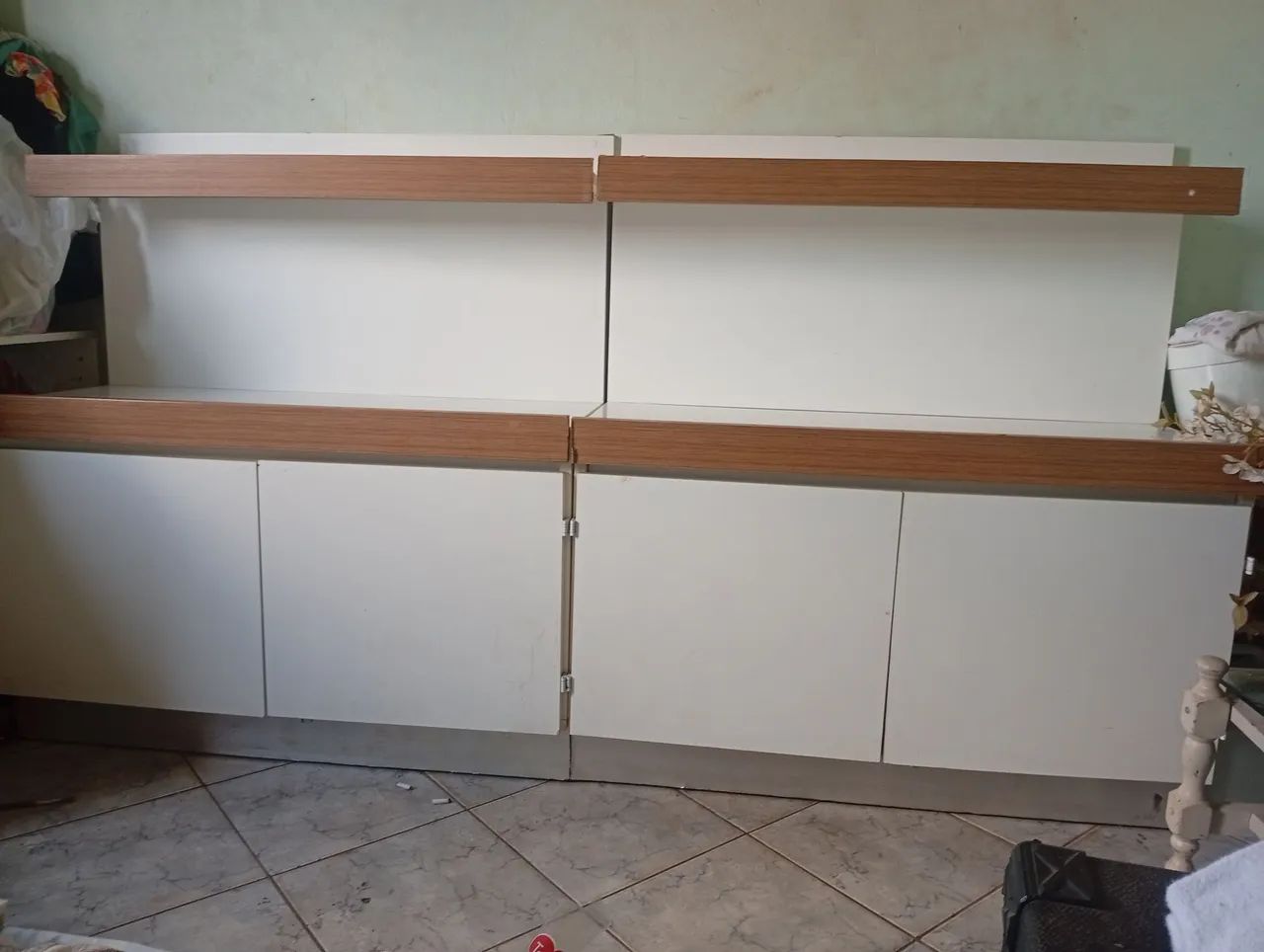 Armário/Balcão Expositor de Loja com Prateleiras (2 Módulos em MDF)