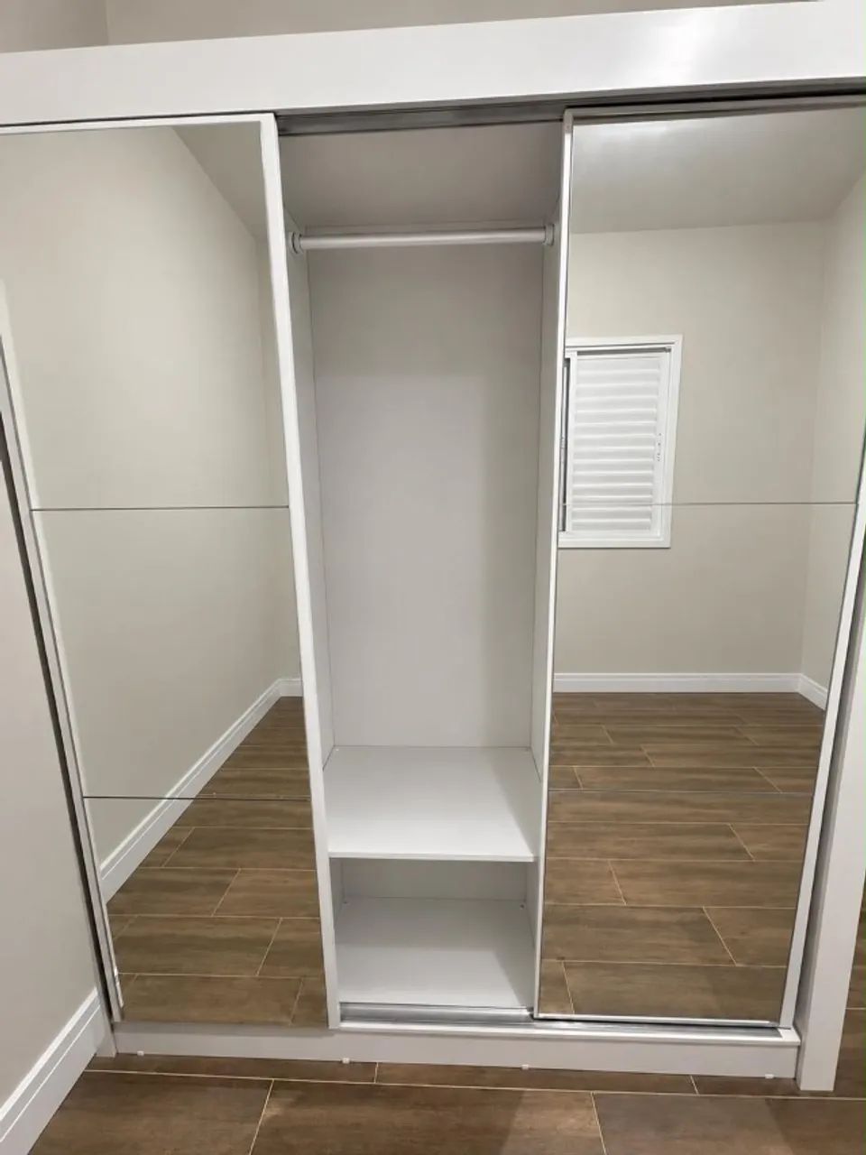 Guarda-roupas Branco com Espelho - Foto 3