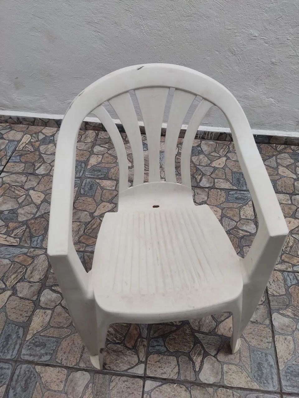 CADEIRA DE PLÁSTICO BRANCA  - Foto 2