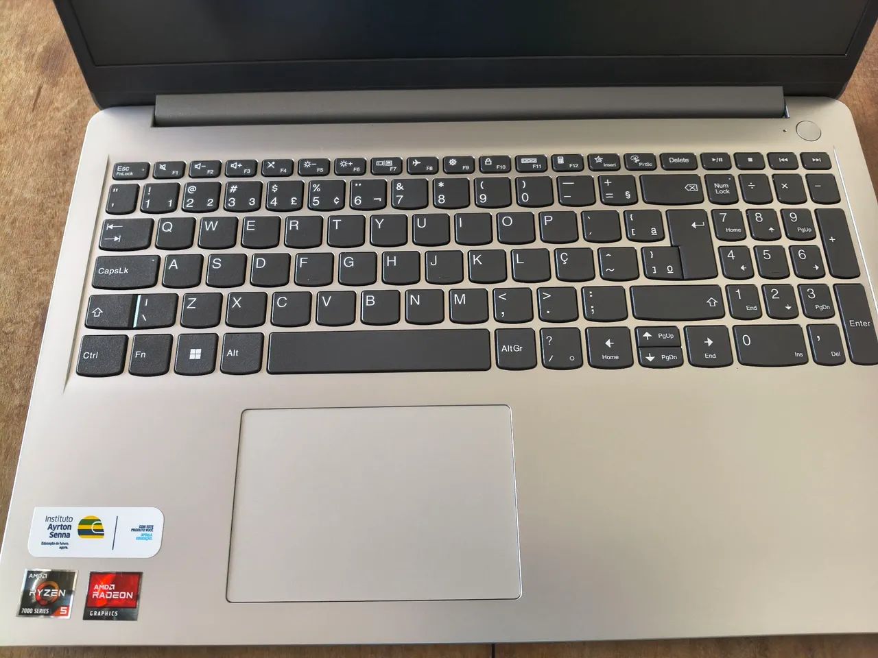 Vendo notebook Lenovo novo